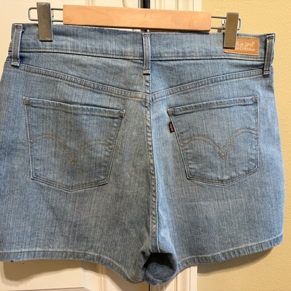Levi’s Women’s Denim Jean Shorts Sz 10 - Picture 3 of 10